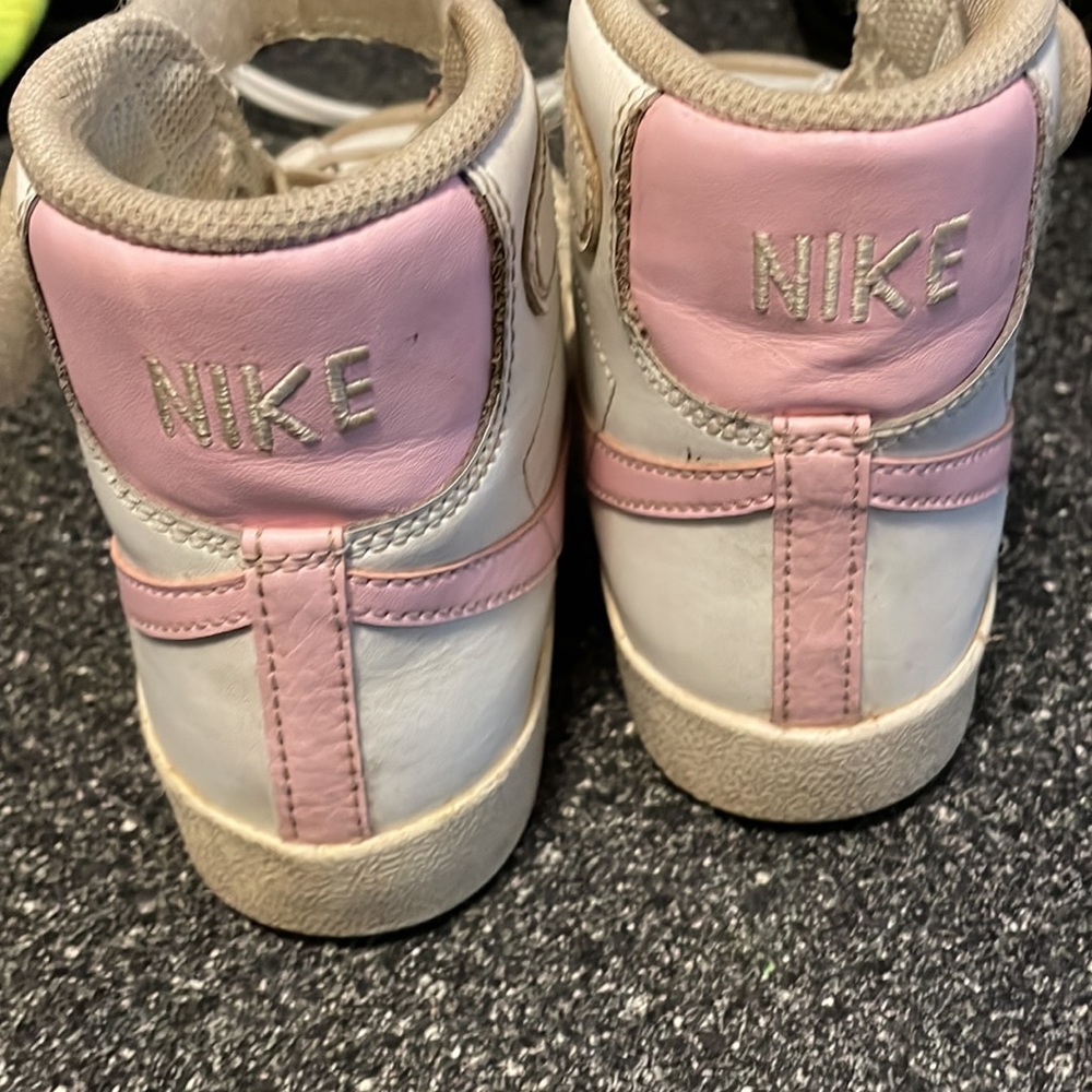 Girls Nike Blazers - Picture 4 of 5